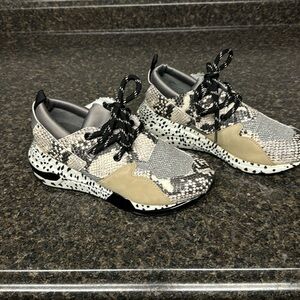 Steve Madden sneakers